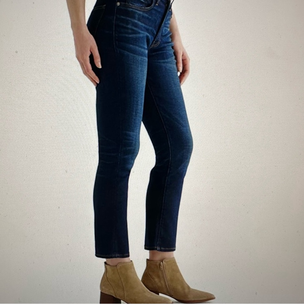 Lucky Brand high rise straight size 10/30R- Zoe Sculpt-ed series